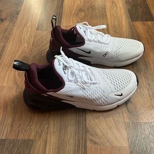 NWOT Nike Air Max 270